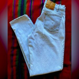 VTG 93’ Levi’s 560 Orange Tab Light Wash distressed Denim Jeans! Size 32/36.